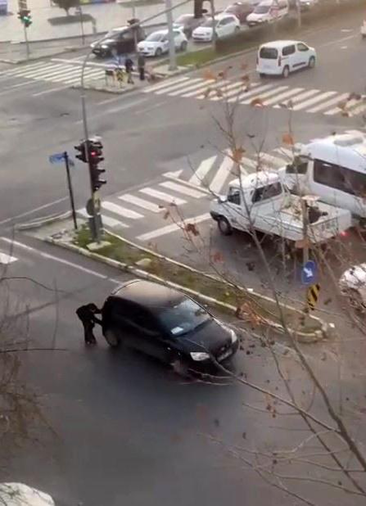 Tekirdağ Çorlu\'da Patenli Gençlerin Tehlikeli Yolculuğu