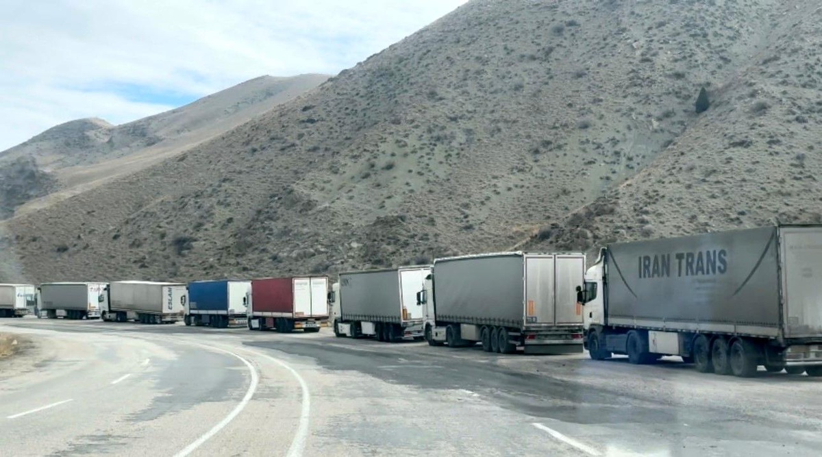Esendere Gümrük Kapısı\'nda 10 Kilometrelik Tır Kuyruğu Oluştu