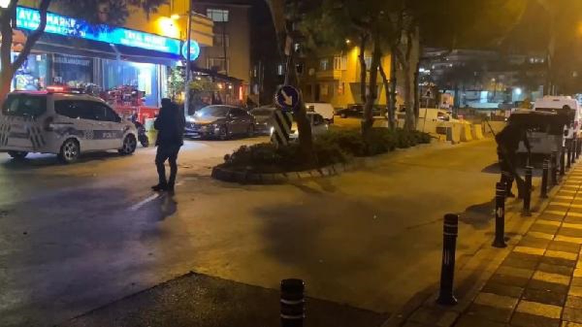 Ümraniye\'de Hafif Ticari Araç Sürücüsü Tartıştığı Kişilerin Üzerine Sürdü