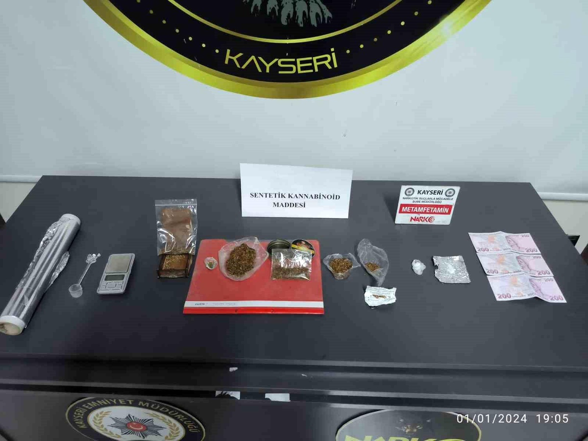 Kayseri\'de Narkotik Operasyonu: Uyuşturucu Madde Ele Geçirildi, 4 Kişi Hakkında İşlem Yapıldı