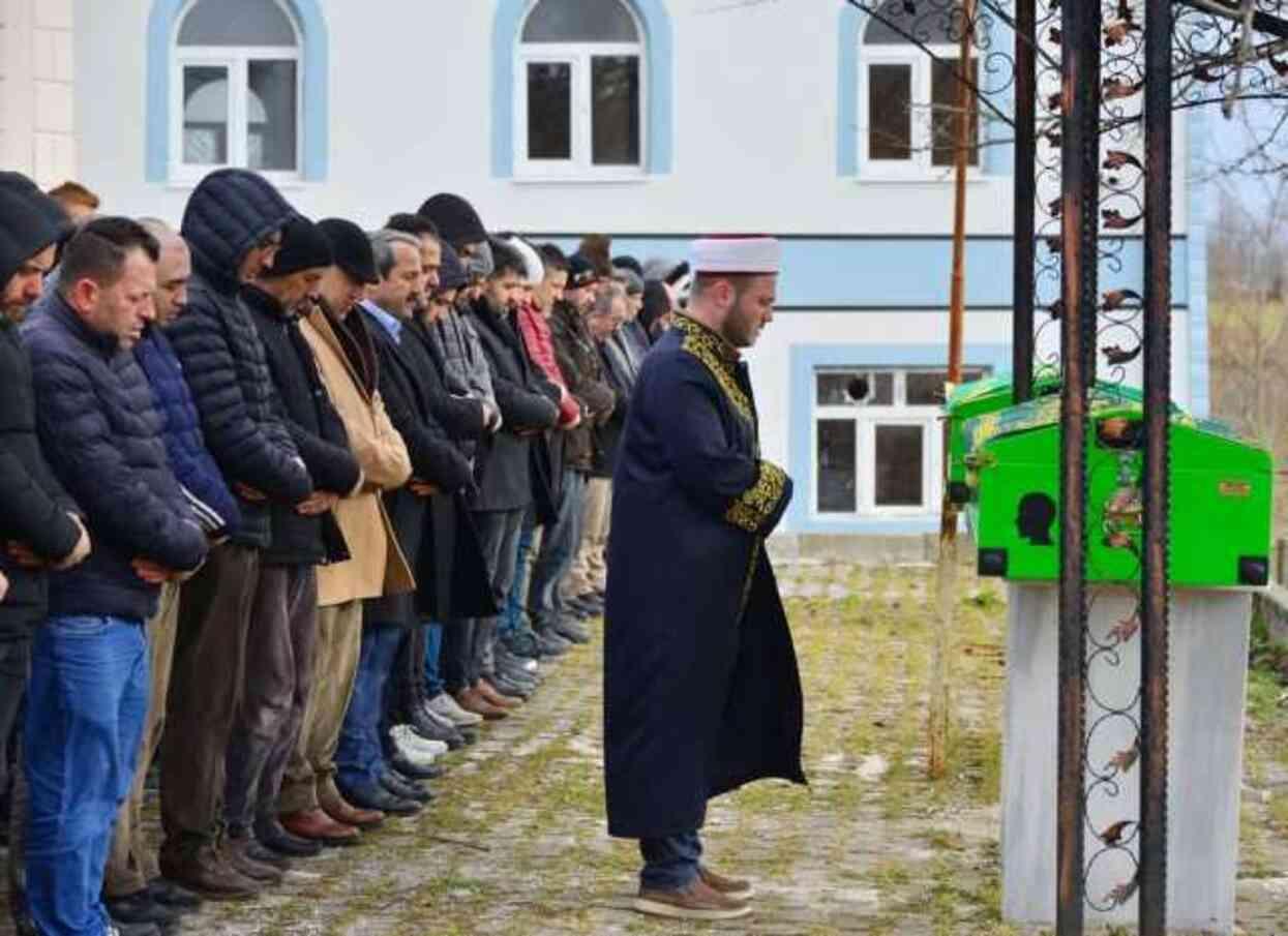 Yan yana defnedildiler! Silahlı saldırıda ölen arkadaşının cenazesinde kalbine yenik düştü