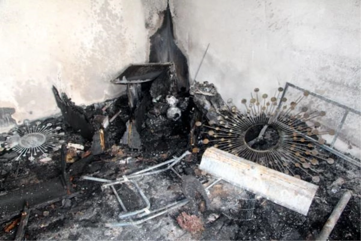 Elektrikli soba yangınında hayatını kaybeden aile toprağa verildi