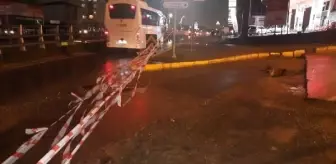 Körfez'de yağmurun etkisiyle çöken yola otomobil düştü