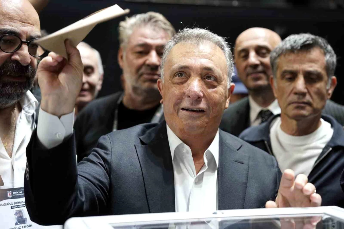 Beşiktaş Kulübü eski Başkanı Ahmet Nur Çebi, Tüpraş ile yapılan stat isim sponsorluğunun gelirleri hakkındaki iddialara cevap verdi