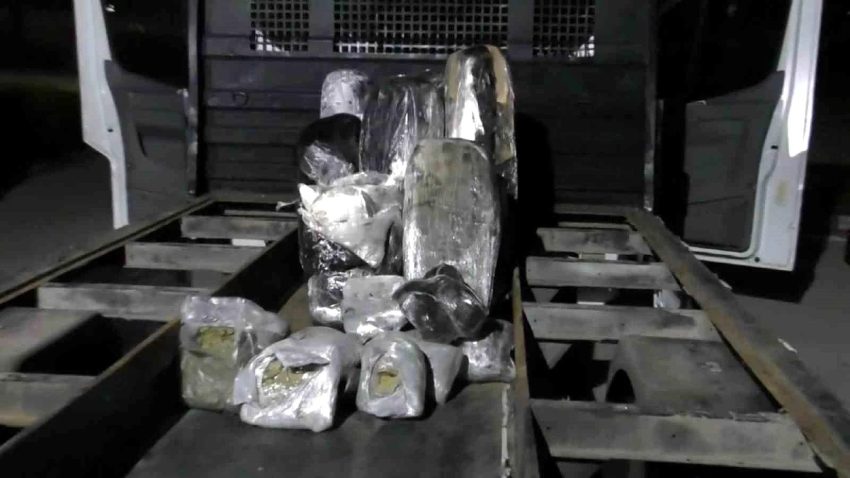 Amasya\'da polislerin durdurduğu kamyonette 120 kilogram uyuşturucu bulundu