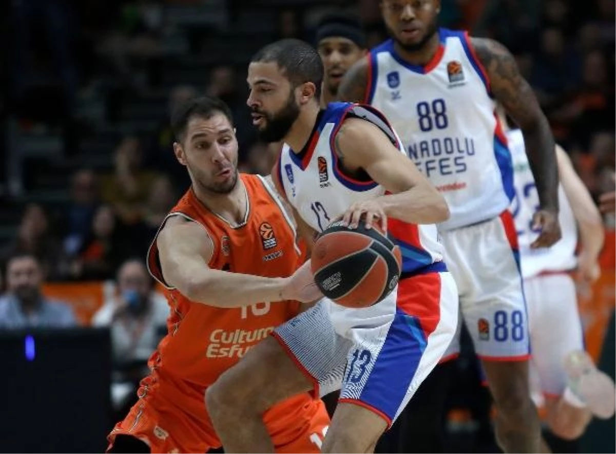 Anadolu Efes, Valencia Basket\'e mağlup oldu