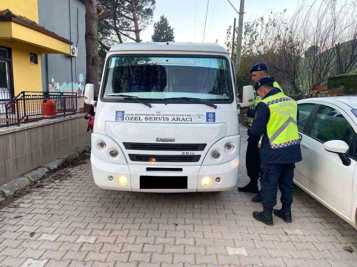 Aydın\'da jandarma ekipleri tarafından verilen trafik eğitimiyle öğrenciler trafik dedektifi oldu