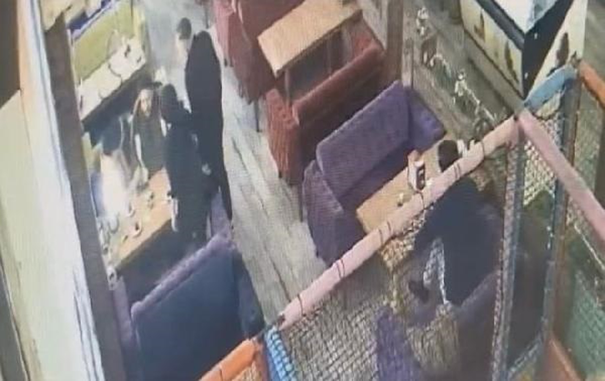 Bağcılar\'da kafede çıkan kavgada bir kişi bıçakla yaralandı