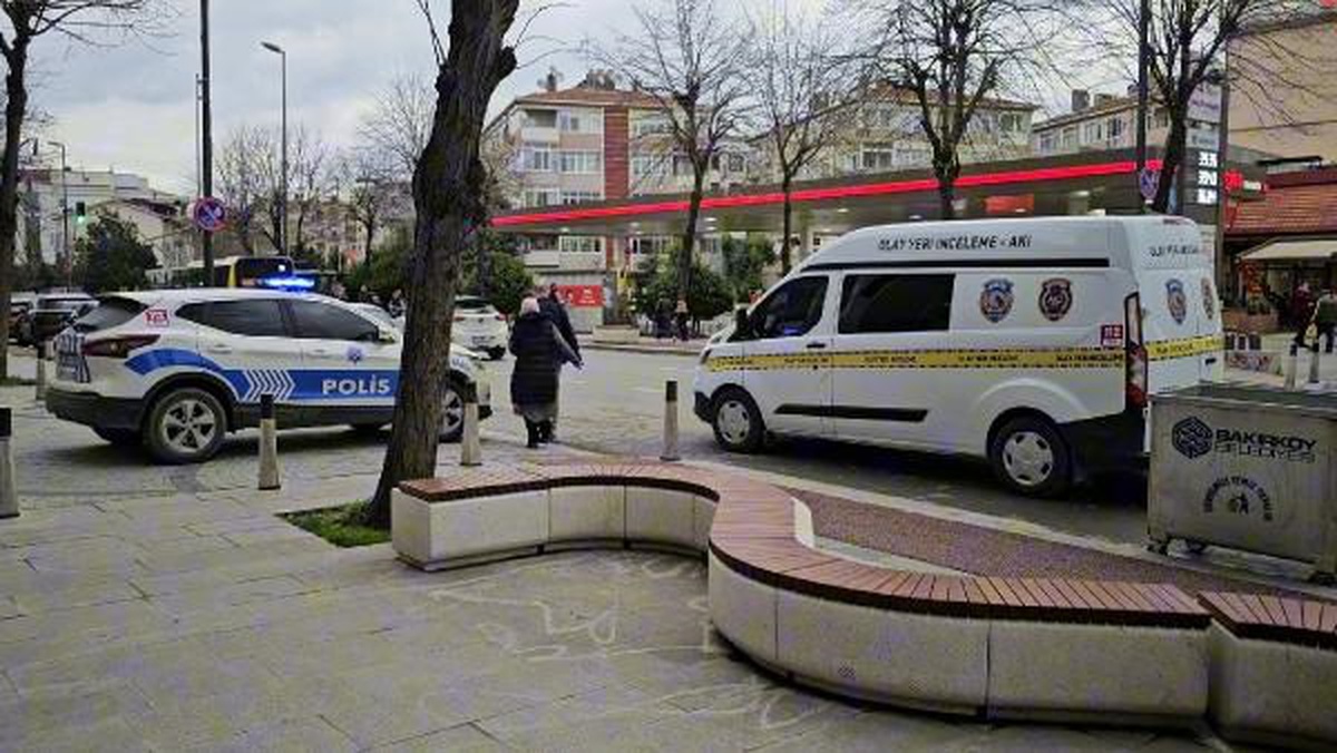 Bakırköy\'de Telefon Bayisine Silahlı Saldırı: Bir Kişi Yaralandı
