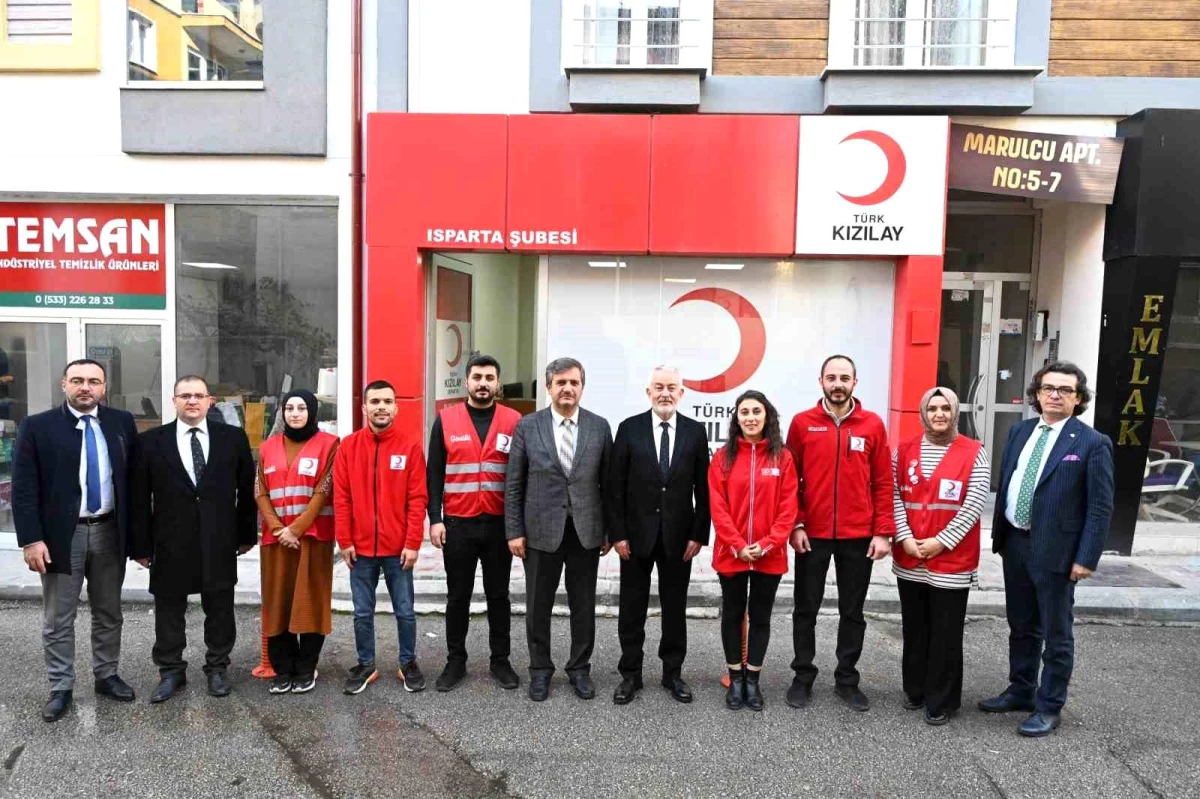 Isparta Belediye Başkanı Türk Kızılay\'ını Ziyaret Etti