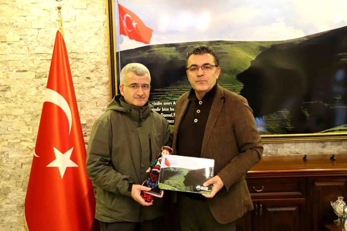 Ardahan Belediye Başkanı Faruk Demir, dereceye giren gazetecilerle buluştu