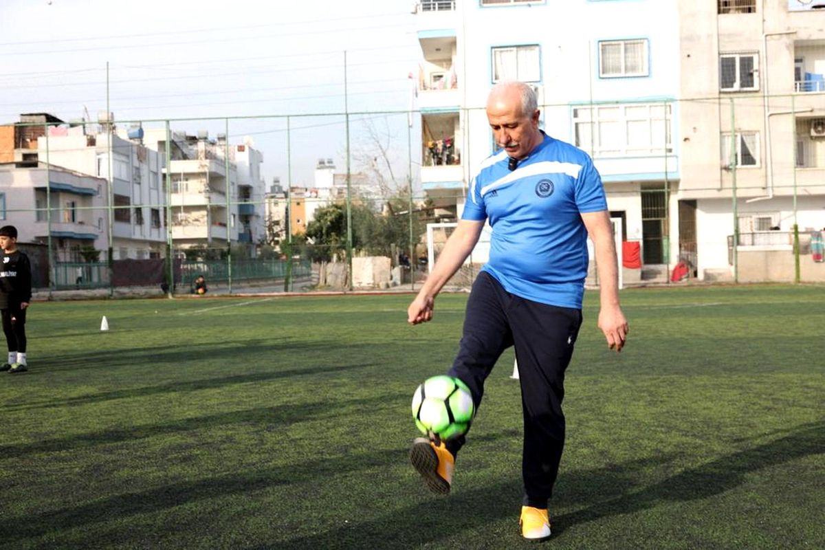 Mersin Belediye Başkanı, sporcu çocukların çağrısına kayıtsız kalmadı