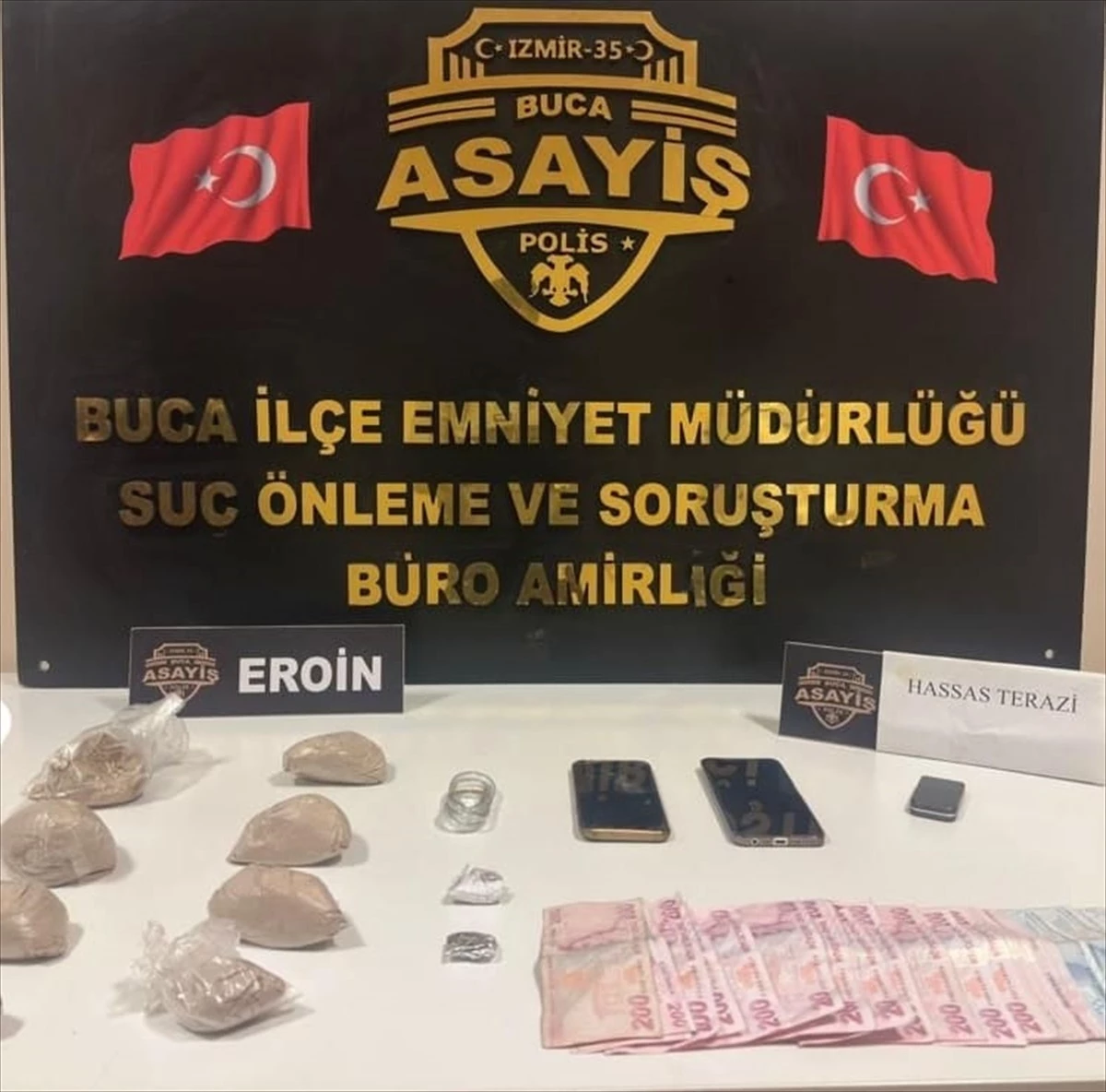 İzmir Buca\'da düzenlenen uyuşturucu operasyonunda zanlı tutuklandı