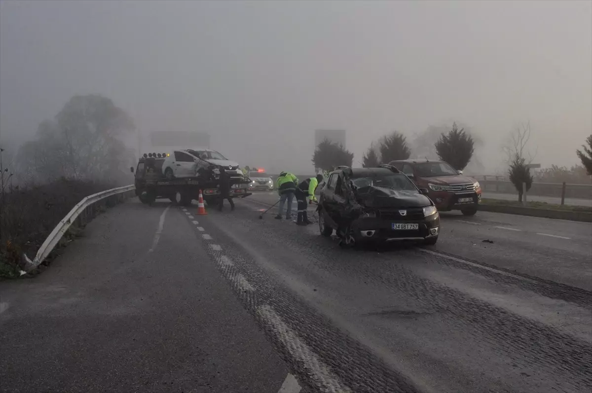 Çanakkale\'de zincirleme trafik kazası: 4 yaralı