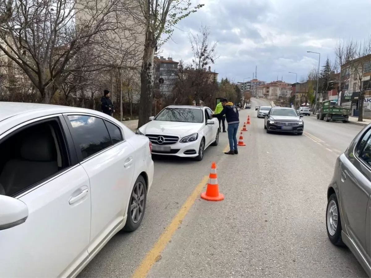 Çorum\'da Yapılan Trafik Denetimlerinde 176 Araç Trafikten Men Edildi