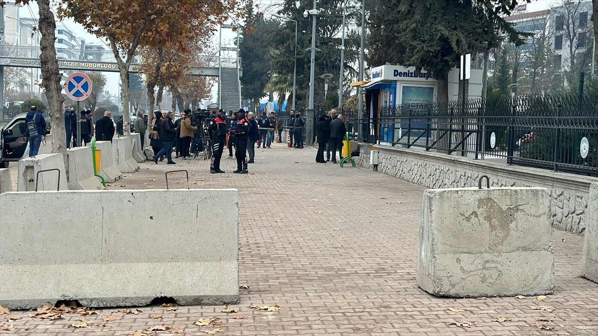 İsias Oteli Davası Başladı: 72 Kişinin Hayatını Kaybettiği Depremde Yıkılan Otelin Sanıkları Yargılanıyor