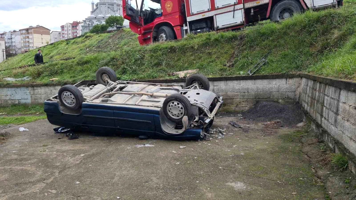 Zonguldak\'ta şoförün nöbet geçirdiği araç öğrenci servisine çarptı