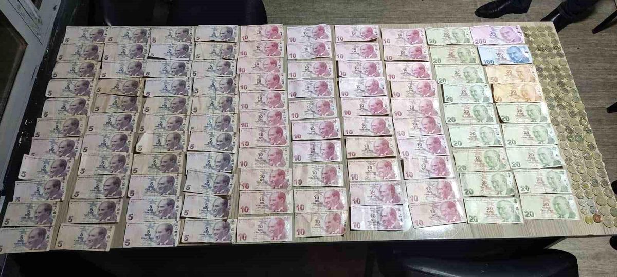 Düzce\'de Dilenci Kadından Bin 10 TL Ele Geçirildi