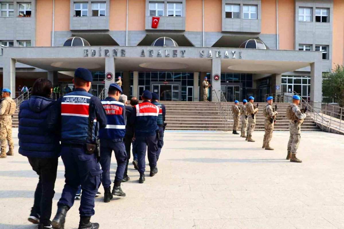 Edirne\'de Jandarma Ekipleri UYAP Üzerinden 2 Bin 785 Kişiyi Yakalayarak Gözaltına Aldı