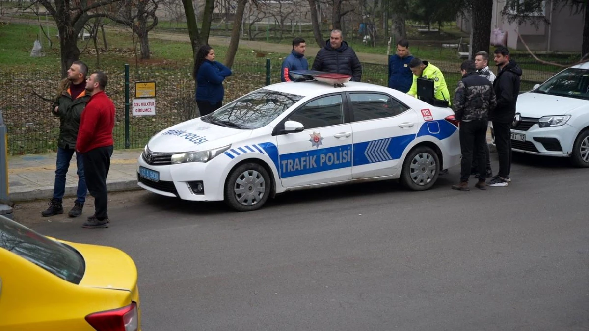 Edirne\'de ticari taksi ile otomobil çarpışması: 2 yaralı