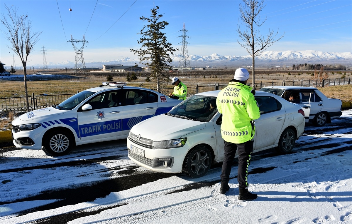 Erzurum\'da trafik denetimlerinde 70 bin 301 sürücüye ceza kesildi