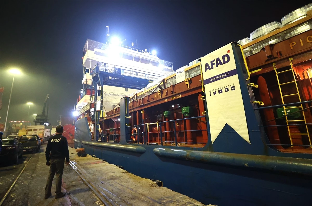 Türkiye\'den Filistin\'e 109 tırlık insani yardım malzemesi götürecek gemi yola çıktı