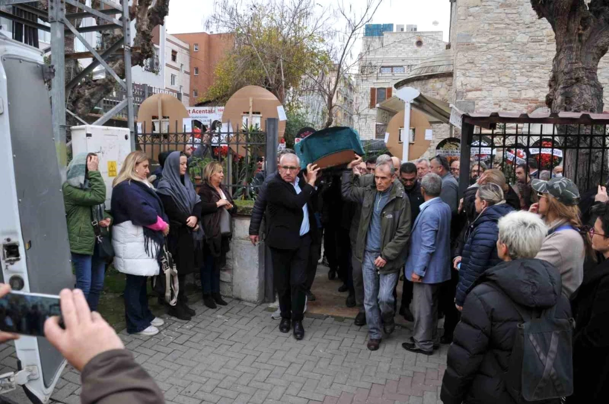 Aliağa ve İzmir basınının duayen ismi gazeteci Erdal Çarboğa toprağa verildi