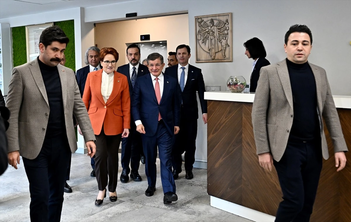 Davutoğlu, İYİ Parti Genel Başkanı Akşener ile görüştü