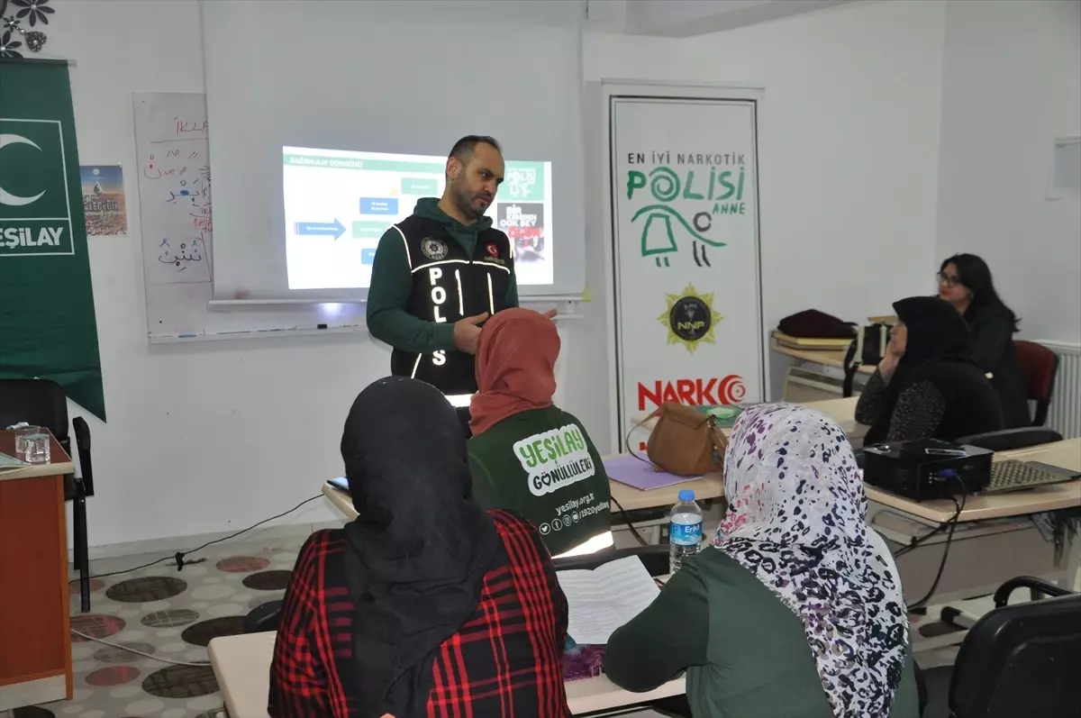 Gülşehir\'de Kadınlara Bağımlılıkla Mücadele Semineri Verildi