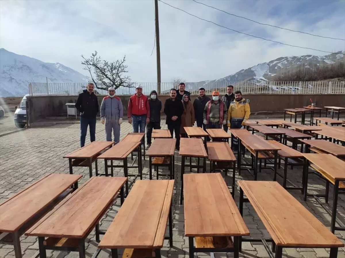 Hakkari Halk Eğitimi Merkezi, 25 okuldaki 3 bin 366 sıra ve masayı yeniledi