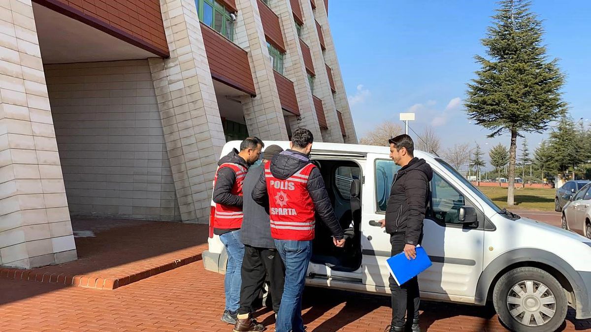 Isparta\'da kasap dükkanında çıkan silahlı kavgada 1 kişiyi yaralayan şahıs tutuklandı