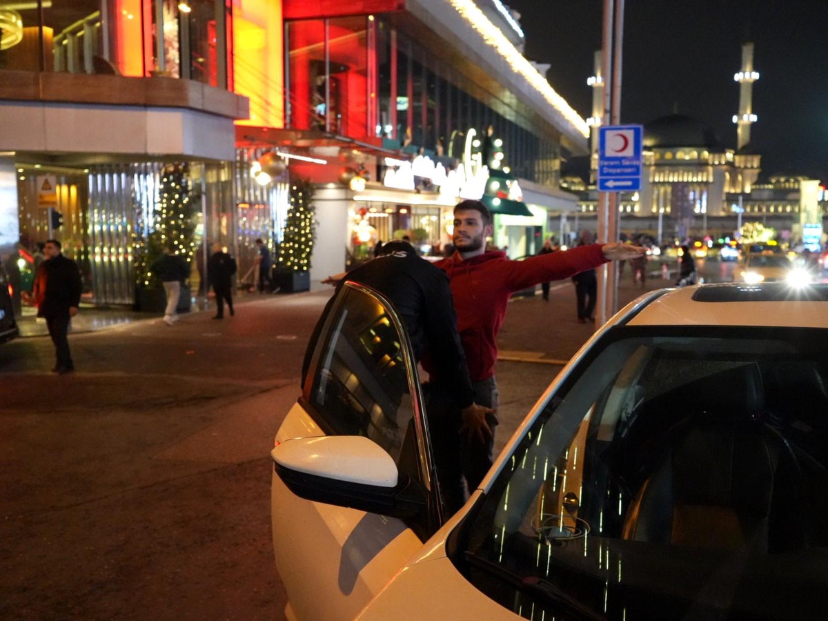 İstanbul\'da Helikopter Destekli Huzur Uygulaması Yapıldı