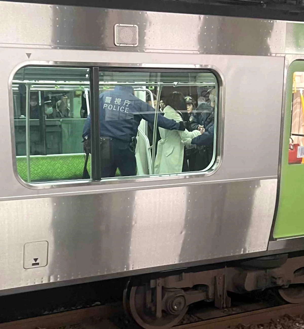 Tokyo\'da Tren Saldırısı: 4 Yaralı