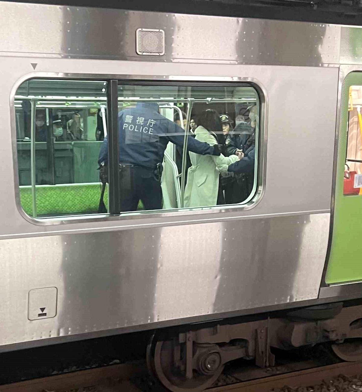 Tokyo\'da Tren Saldırısı: 4 Yaralı