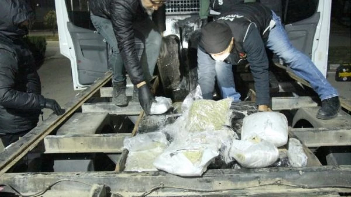 Amasya\'da 120 Kilogram Esrar Ele Geçirildi, 2 Şüpheli Tutuklandı
