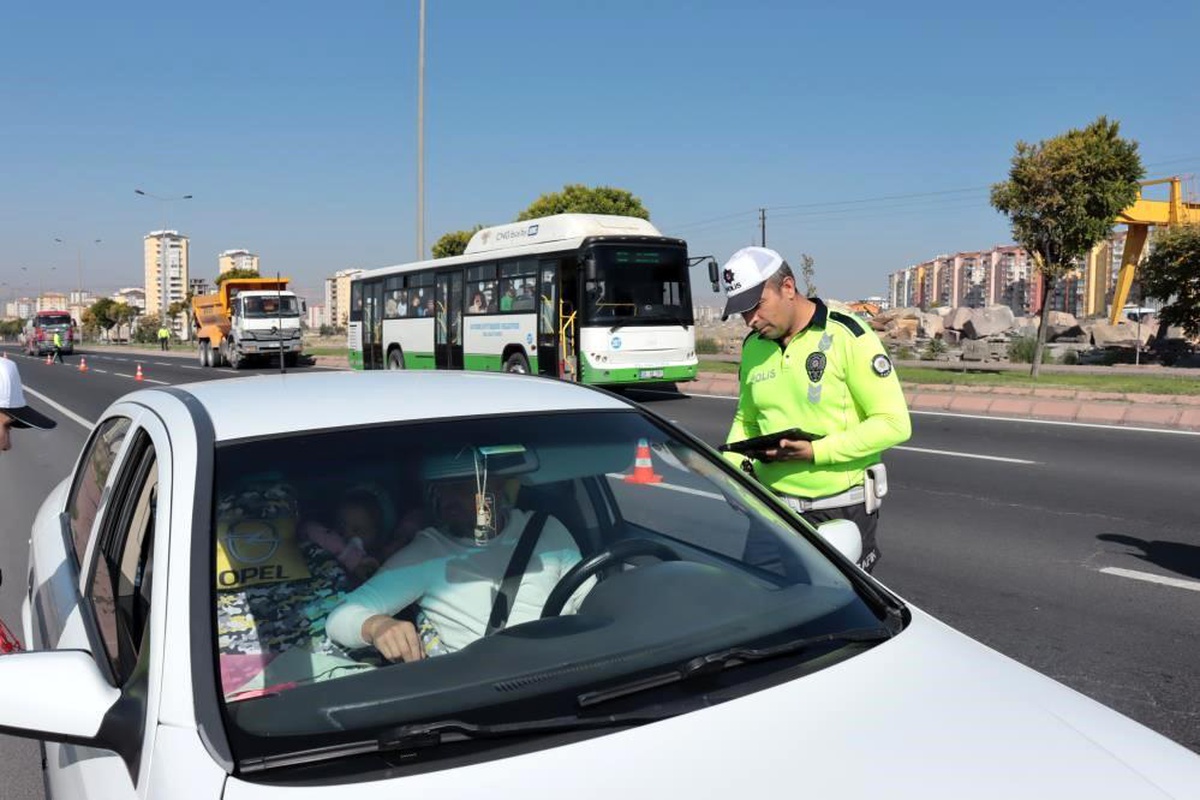 Kayseri\'de Aralık Ayında Yapılan Denetimlerde Bin 319 Araç Trafikten Men Edildi