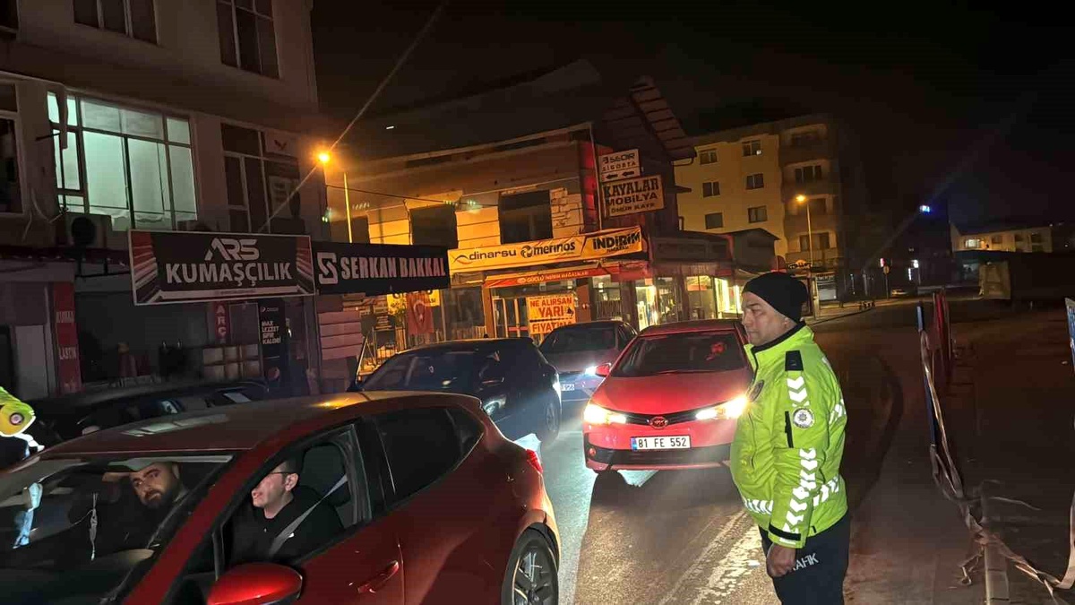 Düzce\'de Şok Denetim: 31 Araçtan 25\'ine 22 Bin 191 TL Cezai İşlem Uygulandı