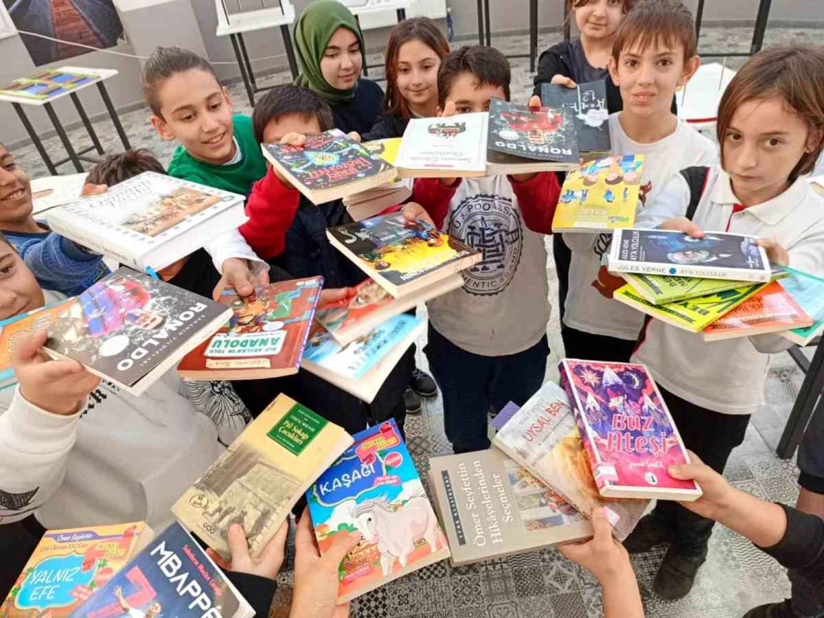 Bilecik Belediyesi Matematik Müzesi\'nde Çocuklara Kitap Okuma Eğitimi Veriyor