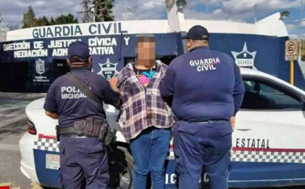 Meksika'da öldürdüğü kız kardeşinin kesik başı ile caddede yürüyen adam gözaltına alındı Meksika'da öldürdüğü kız kardeşinin kesik başı ile caddede yürüyen adam gözaltına alındı
