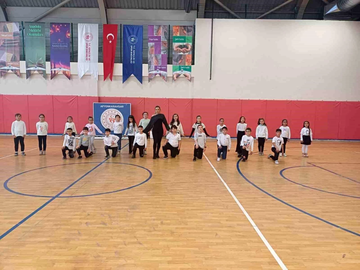 Afyonkarahisar\'da Okul Sporları Karate Müsabakaları Başladı