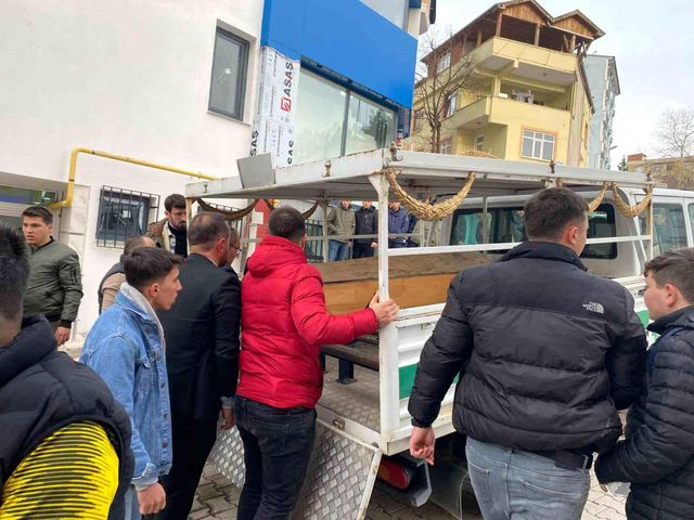 Uzman çavuş evinde ölü bulundu! Ekipler tek ihtimal üzerinde duruyor Uzman çavuş evinde ölü bulundu! Ekipler tek ihtimal üzerinde duruyor