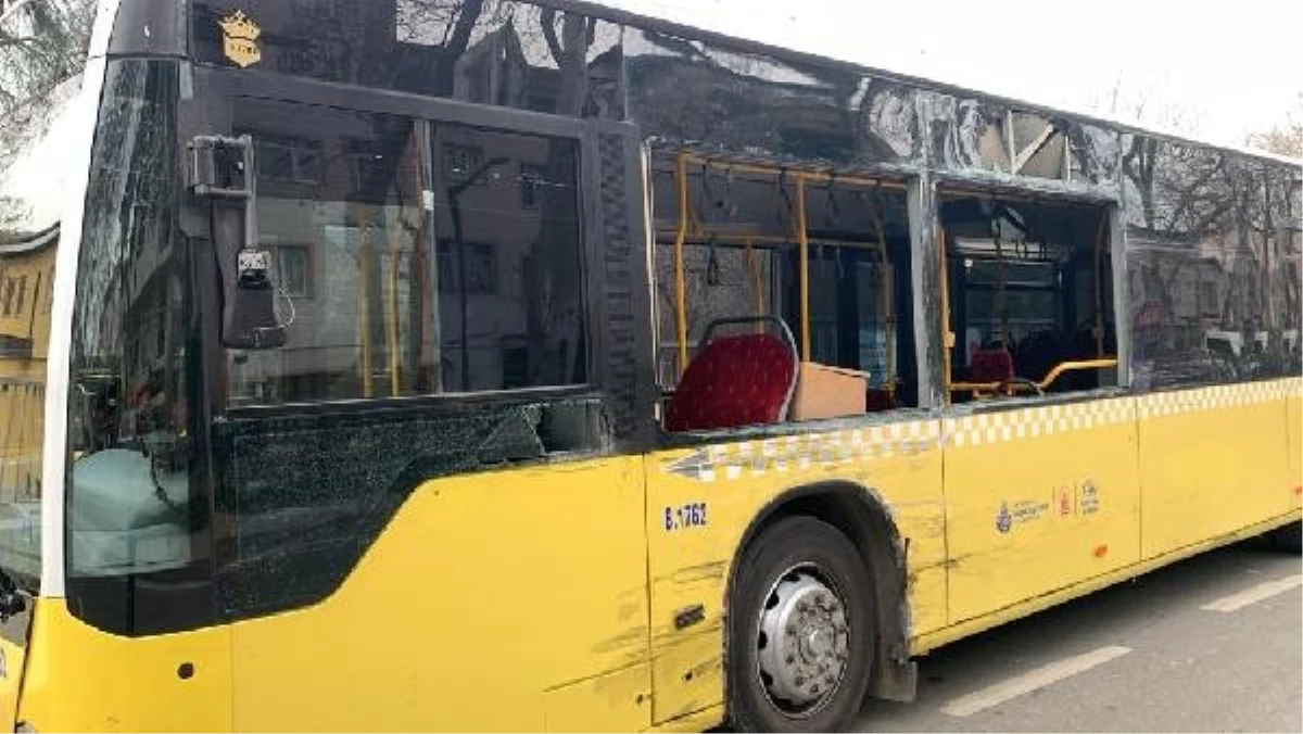 Sarıyer\'de İETT otobüsü ile kamyonet çarpıştı: 2 yolcu yaralandı