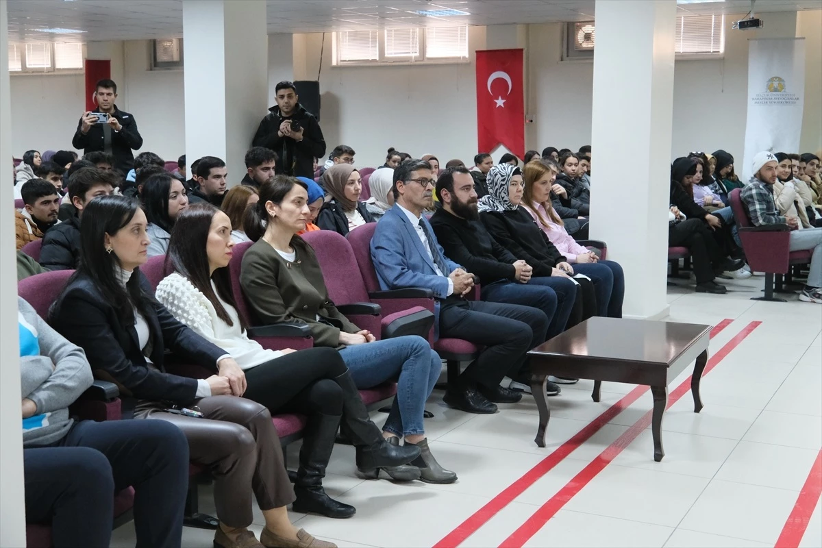 Karapınar Aydoğanlar Meslek Yüksekokulu\'nda \'Bir bilene sor\' konferansı düzenlendi