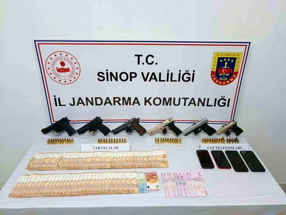 Sinop\'ta yapılan operasyonda 6 adet ruhsatsız tabanca ele geçirildi, 5 kişi gözaltına alındı