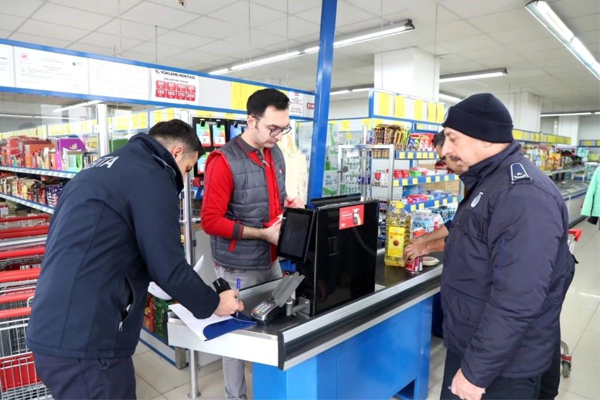 Sivas Belediyesi Zabıta Ekipleri Marketlerde Fiyat Denetimi Yaptı