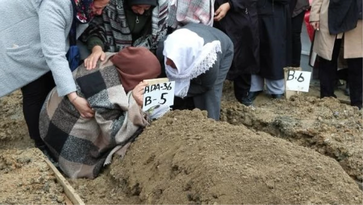 Sultangazi\'de Silahlı Çatışmada Hayatını Kaybeden 15 Yaşındaki Büşra Polat\'ın Babası Gözyaşı Döktü
