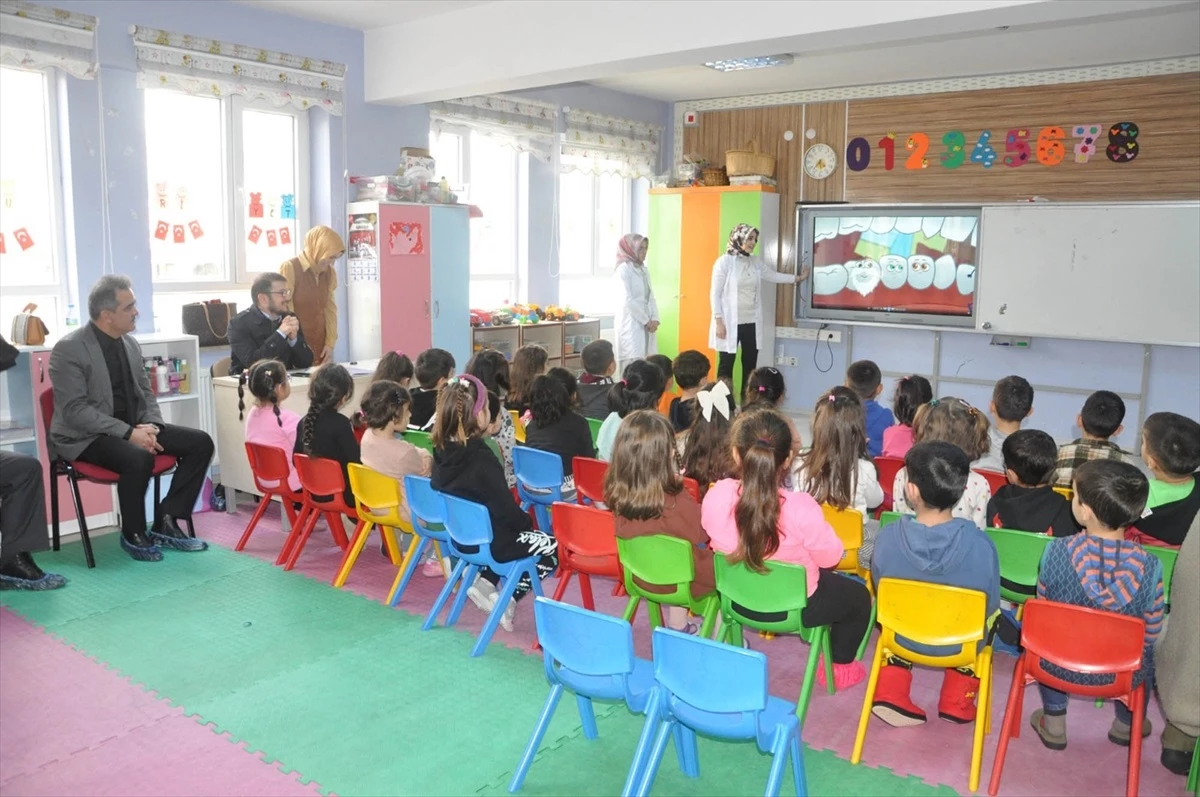 Yozgat\'ta 70 İlkokul Öğrencisine Diş Fırçası ve Macun Dağıtıldı