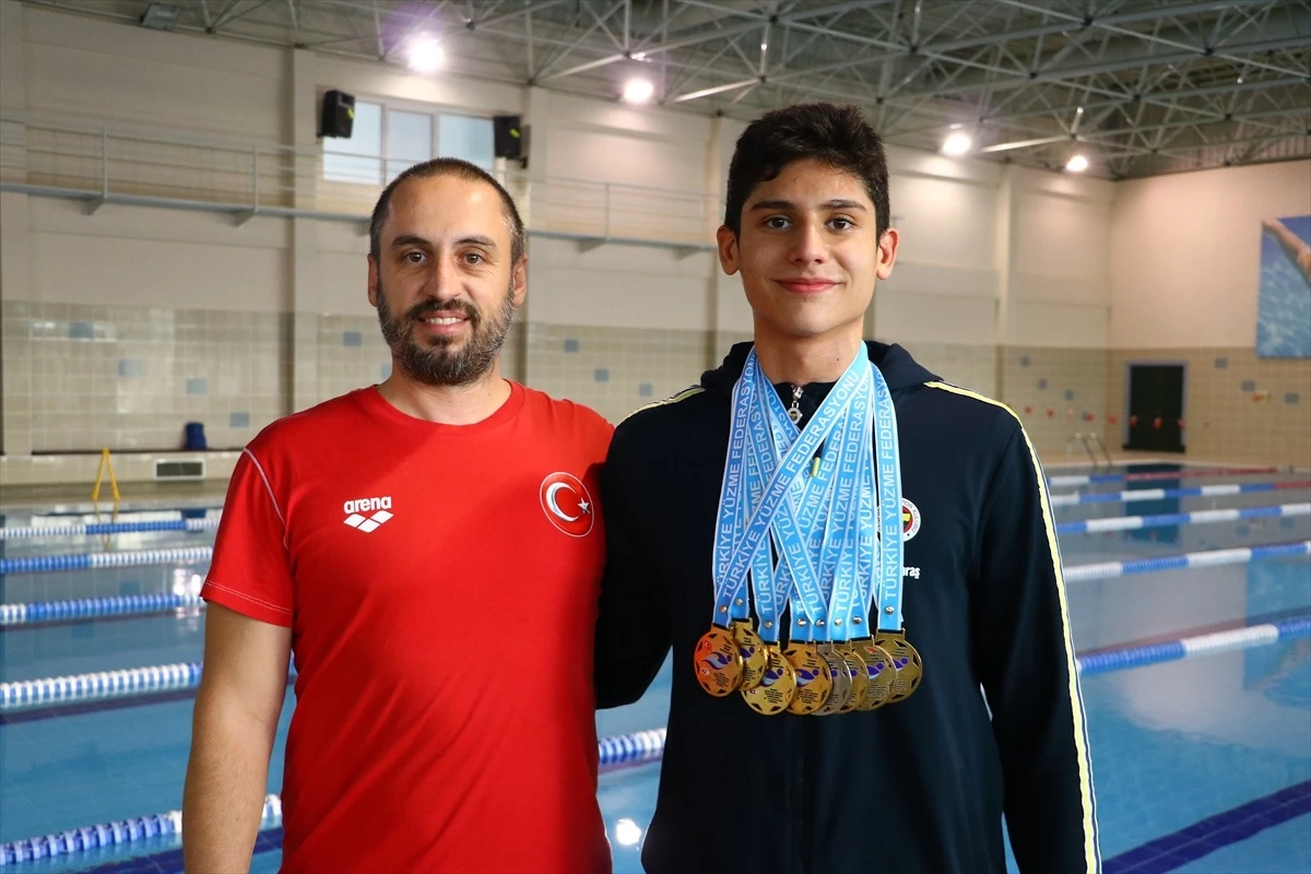 Yüzmede 6 Türkiye Şampiyonluğu Bulunan Emre Onuş, Madalyalarına Yenilerini Eklemek İstiyor