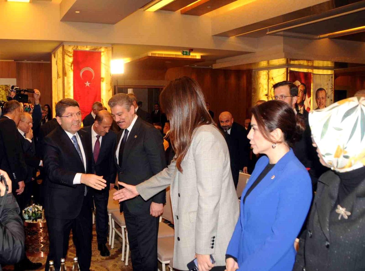 Adalet Bakanı Yılmaz Tunç\'tan kamuda torpil iddialarına yanıt: "İddiaları reddediyoruz. Tek kriterimiz liyakat"