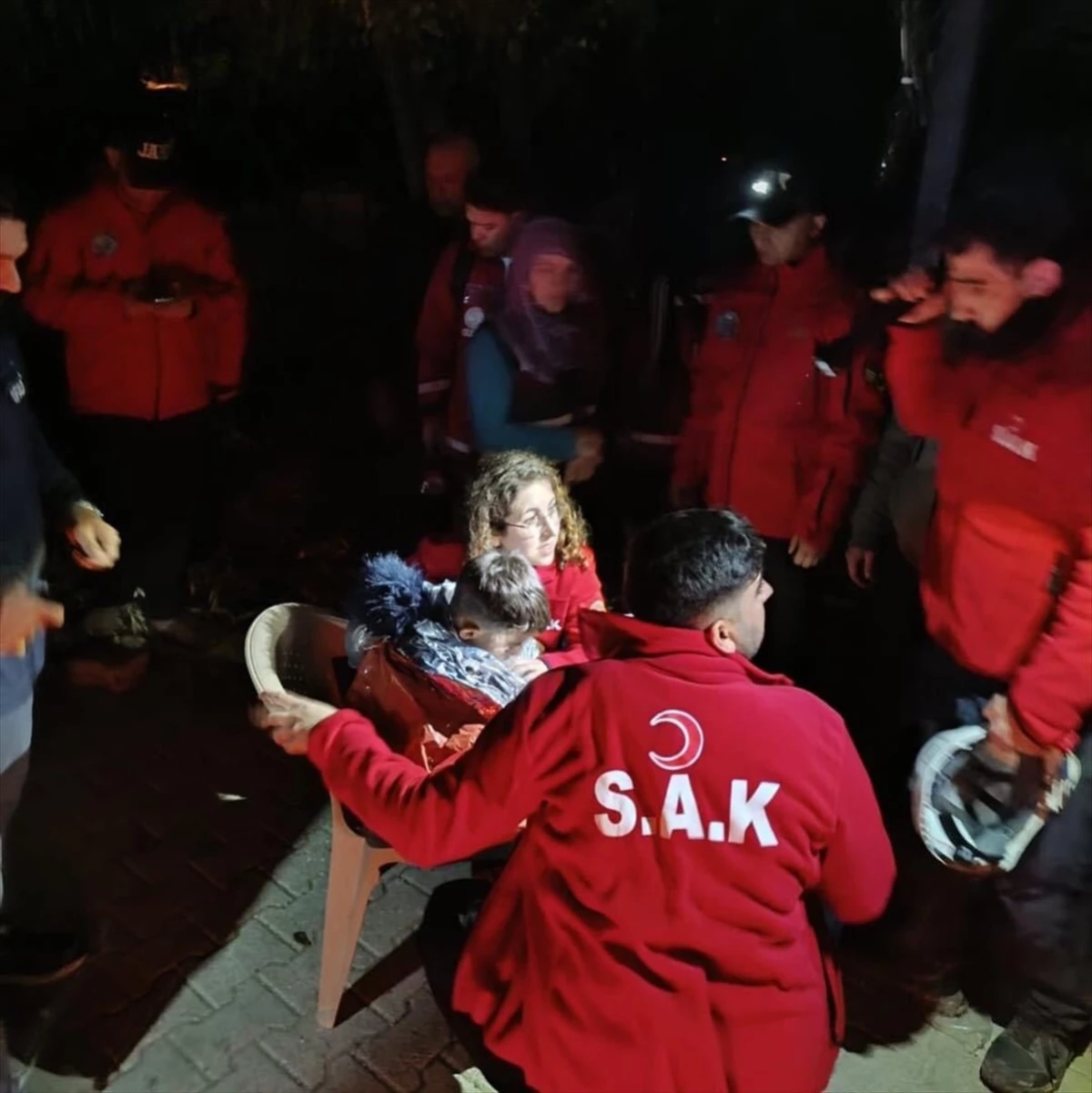 Adana\'da kaybolan çocuk dağlık alanda uyurken bulundu